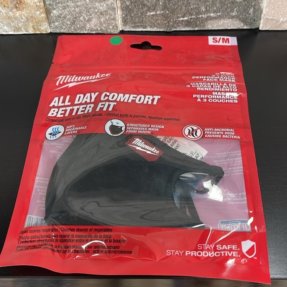 3/$30🛍 Milwaukee 3 Layer Performance Mask 1-Pack - Picture 7 of 14